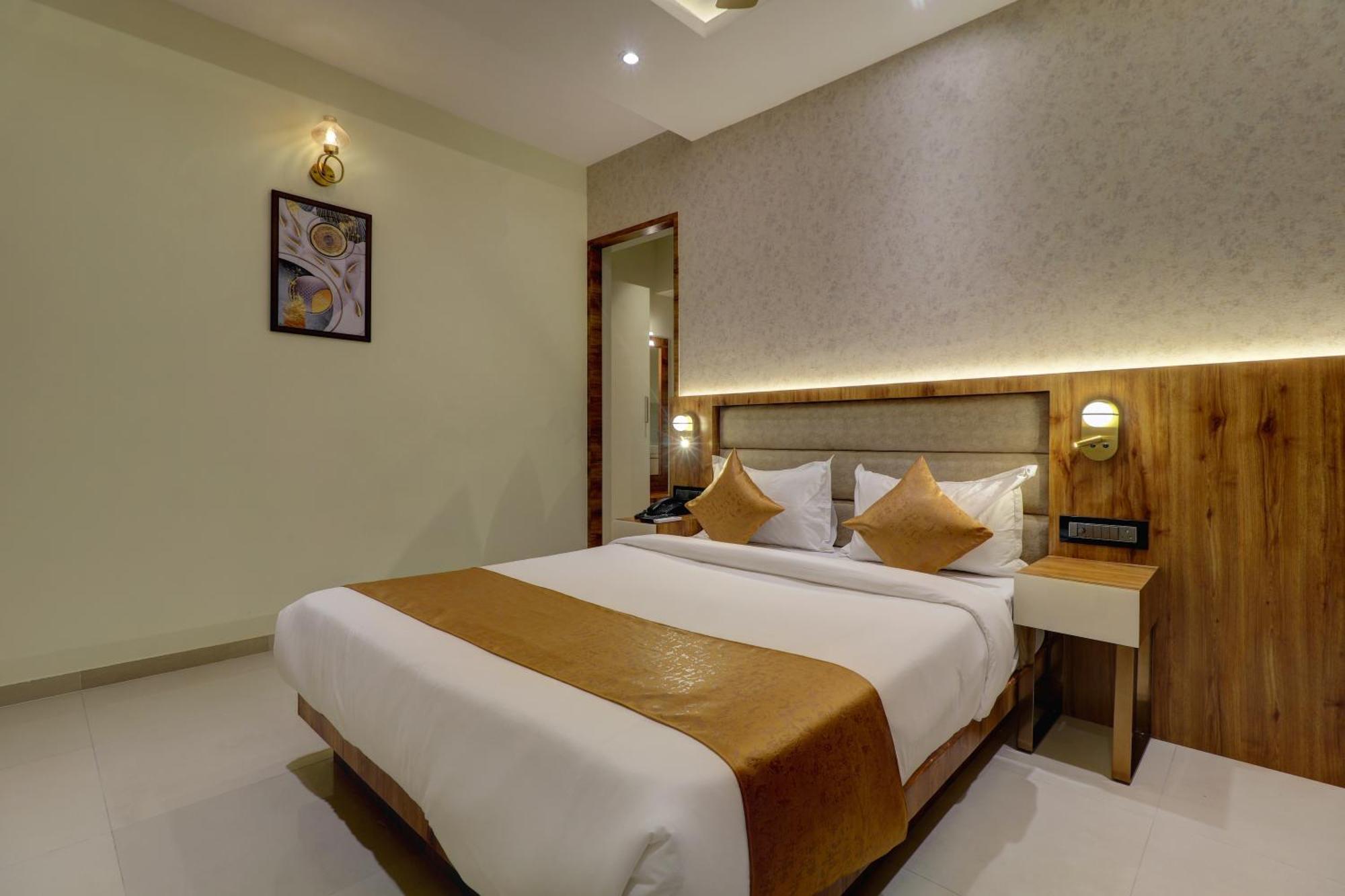Home2 And Service Apartments, Airport * Mumbai